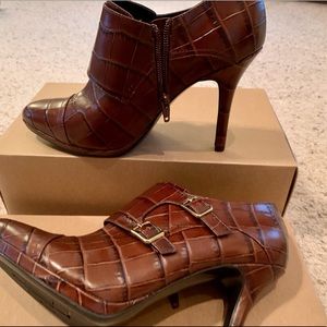 Brand new Ralph Lauren Latisha Brown size 8